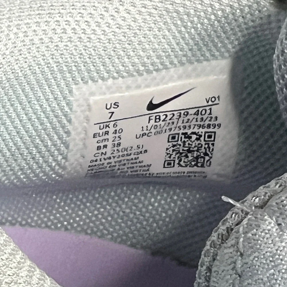 NIB Nike LeBron Witness VIII Men's 7 / Wmns 8.5 Blue Lavender Sneaker FB2239-401